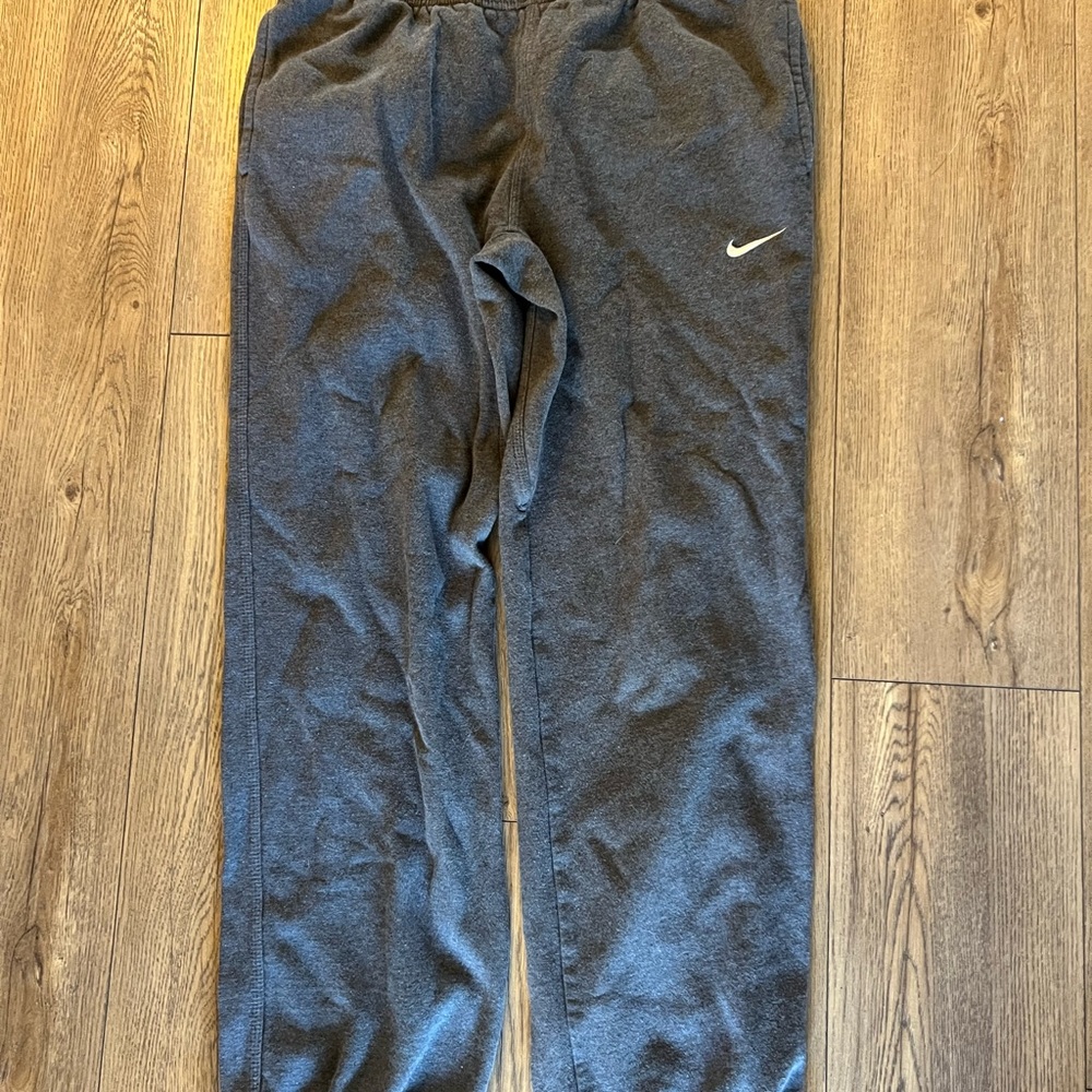 Nike Men’s Gray Sweatpants